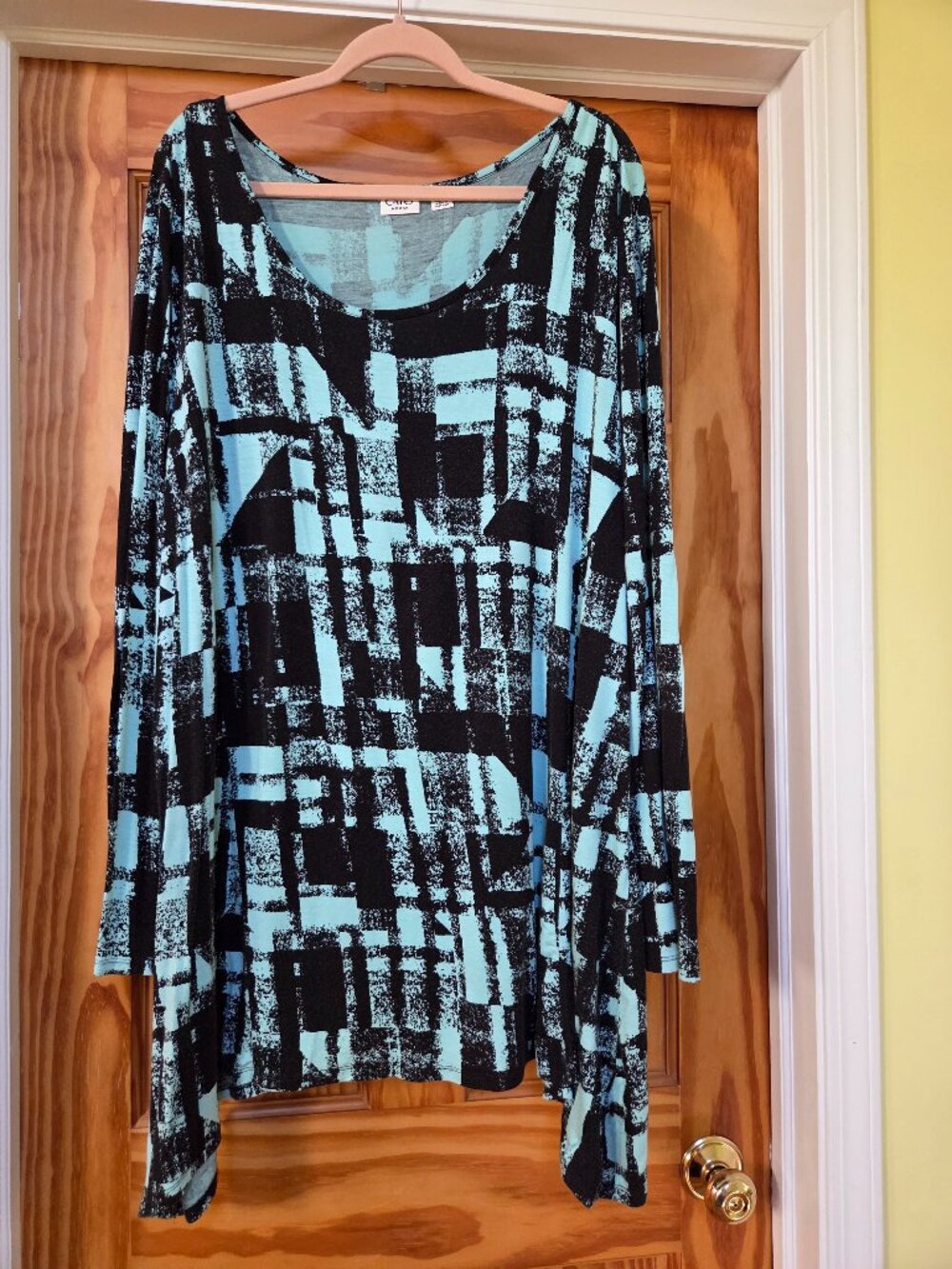 Cato Women's Plus Size 26/28 long Sleeve Tunic Top Geometric Design-So Comfy